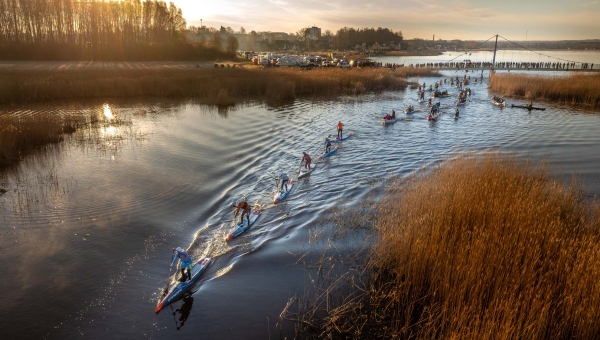 Esimest korda kõlasid stardipaugud kolmes jaos. Esimesena lasti veele SUP lauad, nendele järgnesid raftid ning viimaks said alustamiseks loa kanuud ja kajakid. Fotod: AIGAR NAGEL